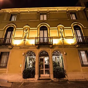Hotel Due Mori No Air Conditioning, Vicenza